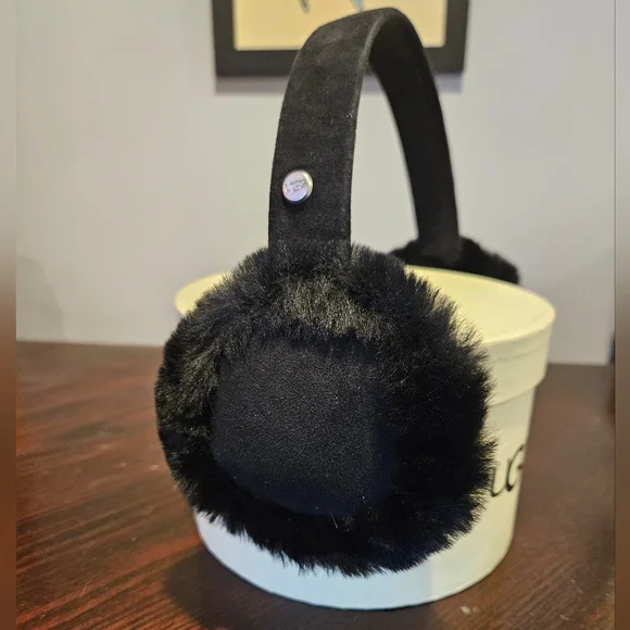 UGG | Accessories | Ugg Black Shearling Earmuffs | Poshmark display picture 1